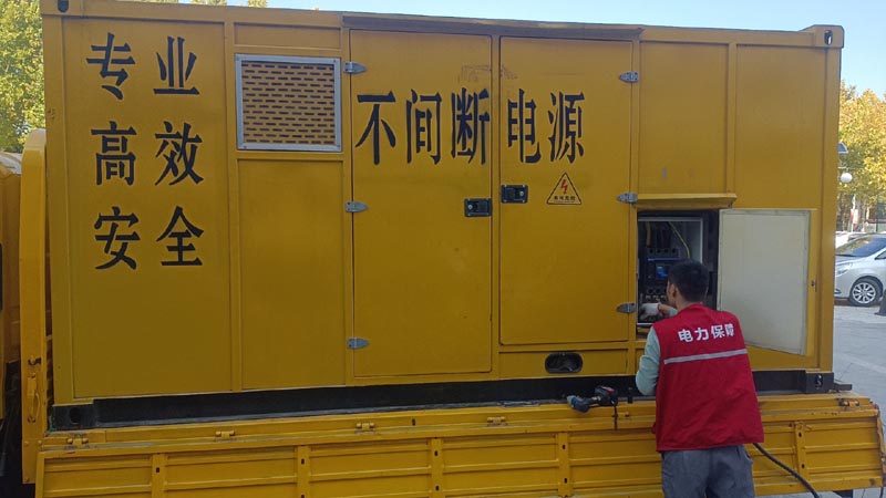 晋安柴油发电机组和UPS电源配合使用时，如何避免切换过程中的电力中断？